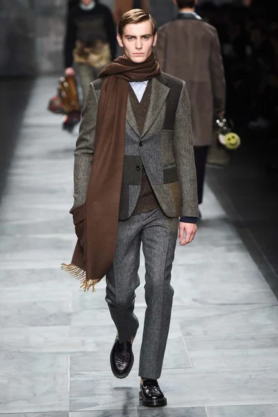 Look 11